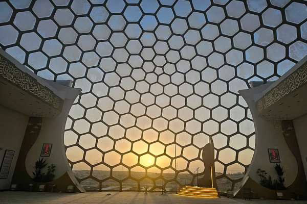 افتتاح مسجدی با گنبد شیشه‌ای در امارات