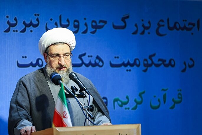 هتک حرمت قرآن نشانه عجز استکبار جهانی است