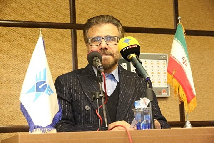 شعر می‌تواند سرمایه اجتماعی را در کشور تقویت کند