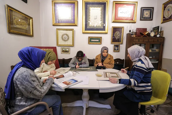 هنرمند ترک؛ از مهارت در تذهیب تا تزئین مسجد بورسا