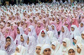 عکس | مراسم جشن تکلیف سه هزار نفری دانش‌آموزان دختر یزدی