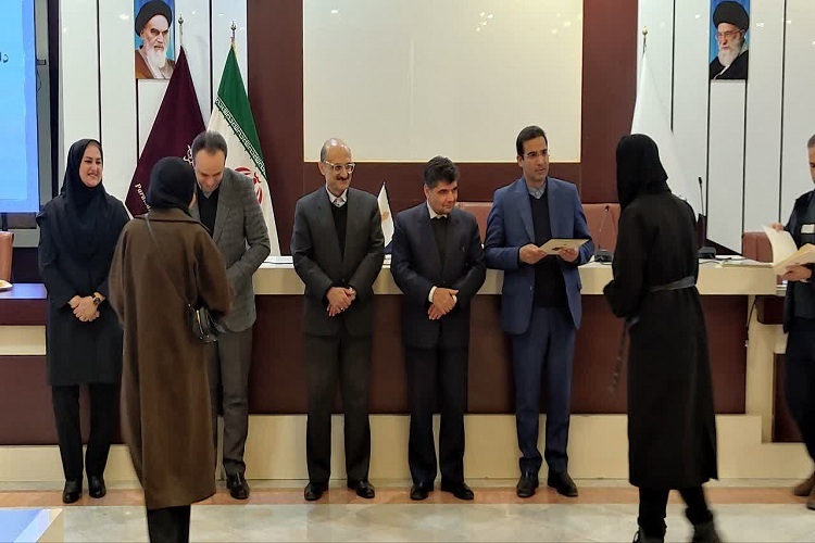 تجلیل از عوامل جشنواره قرآن و عترت دانشگاه علمی کاربردی در مشهد