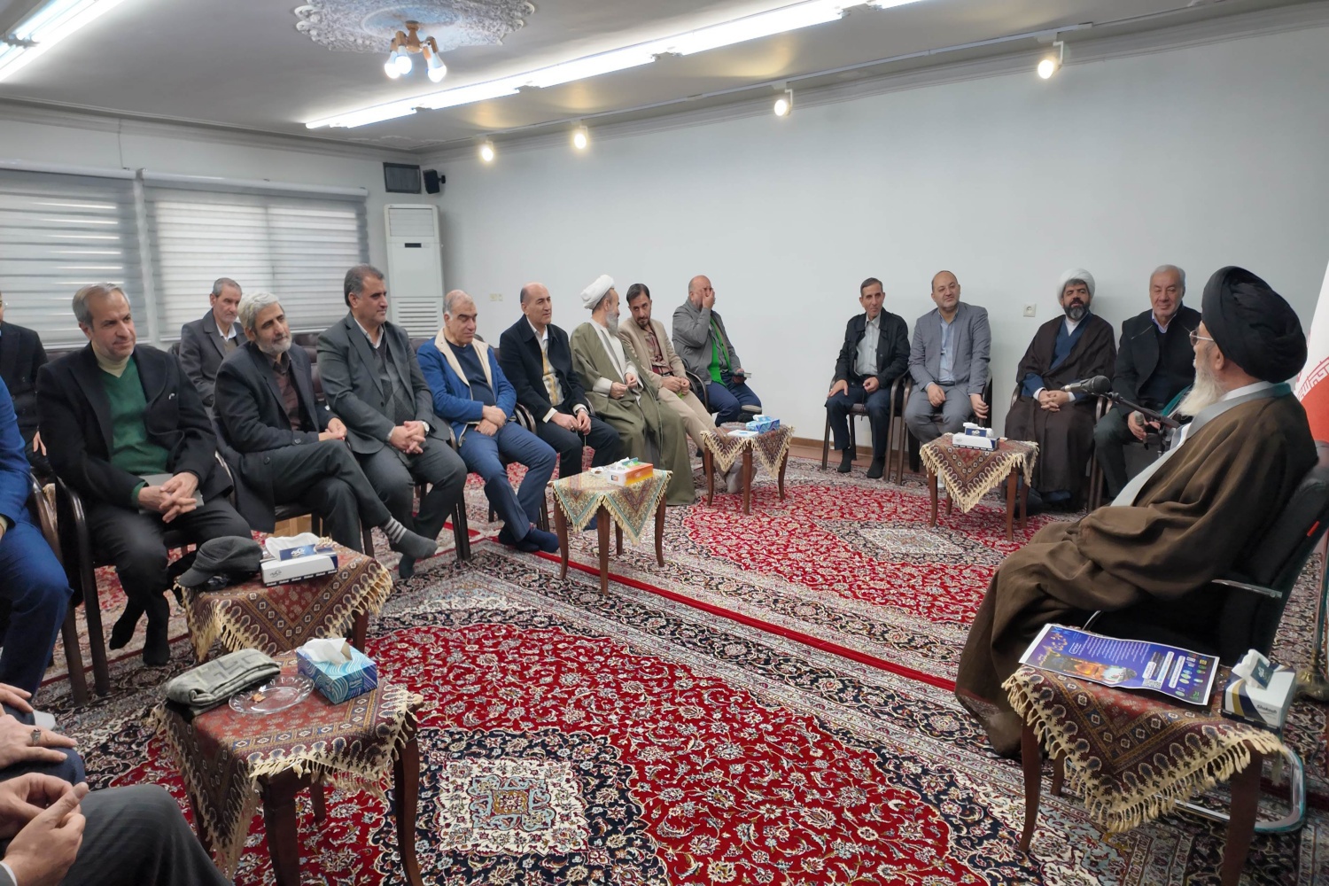 دیدار امام جمعه اصفهان با اعضای دبیرخانه همایش بازسازی عتبات عالیات و اربعین الگوی حکمرانی اسلامی