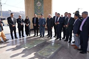 عکس | ادای احترام وزیر میراث‌ فرهنگی به مقام شامخ شهدای گمنام پلدختر