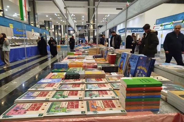 نمایشگاه کتاب جشنی برای فرهنگ و شکوفایی ادبیات آذربایجان‌غربی