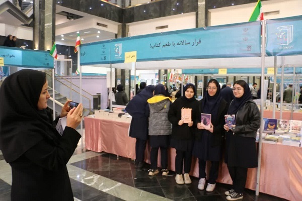 ارومیه غرق در عطر کتاب با هفدهمین نمایشگاه کتاب ارومیه