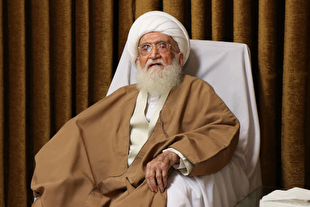 رهبر انقلاب اسلامی در هنگام خطر خود را از ملت جدا نکرد