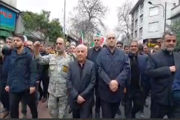 استاندار مازندران در اجتماع عظیم مردم ساری در سوگ شهادت رهبر فرزانه انقلاب حضرت آیت‌الله العظمی شهید امام خامنه‌ای رحمه الله علیه حضور پیدا کرد.