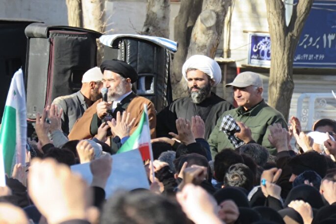 پشتیبانی مردم و مسئولان از آرمان‌های انقلاب و رهبری ضروری است