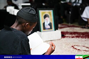 اقامه عزای رهبر شهید در مرکز فرهنگی ایران در تانزانیا