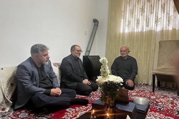 دیدار مدیرکل بنیاد شهید مازندران با خانواده‌های شهدای حملات تروریستی