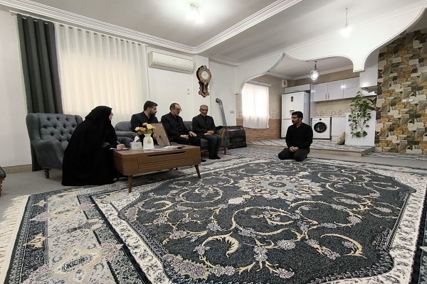 دیدار مدیرکل بنیاد شهید مازندران با خانواده‌های شهدای حملات تروریستی