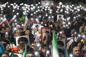 عکس | تجمع شبانه مردم در میدان ساعت تبریز