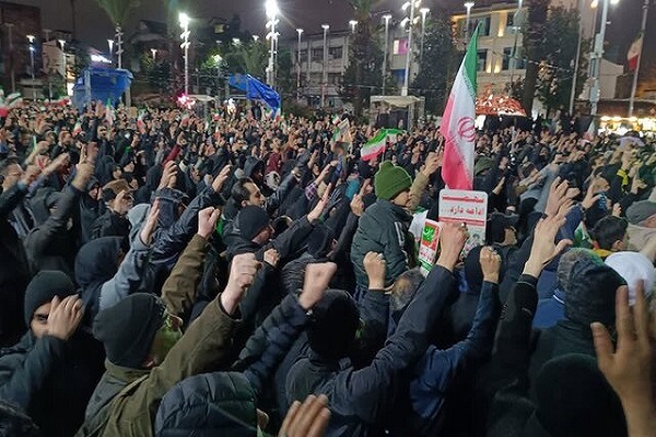 تجمع پرشور مردم زاهدان در سوگ رهبر شهید و حمایت از نیروهای نظامی
