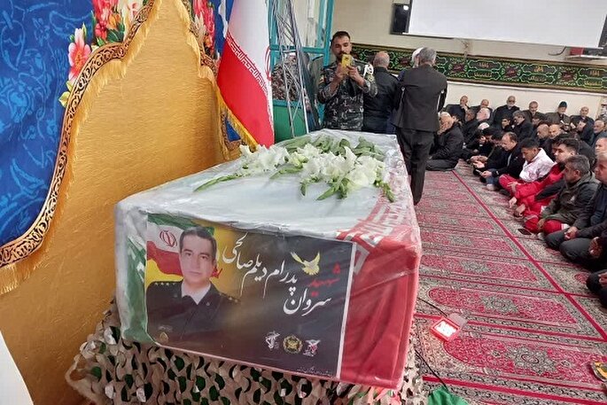 آیین وداع با شهید مدافع وطن در زرندیه برگزار شد