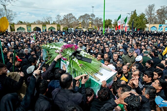 پیکر مطهر شهید عباس مبینی در اراک تشییع شد