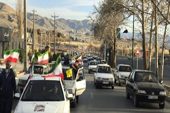 حرکت کاروان خودرویی و موتوری مردم عزادار و انقلابی در سنندج