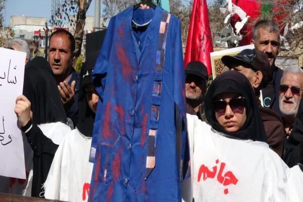 تجمع دانشگاهیان اراک در خونخواهی رهبر شهید انقلاب تجمع دانشگاهیان اراک در خونخواهی رهبر شهید انقلاب