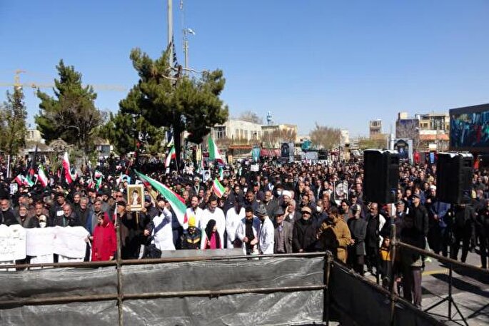 دانشگاهیان اراک در خونخواهی رهبر شهید انقلاب تجمع کردند