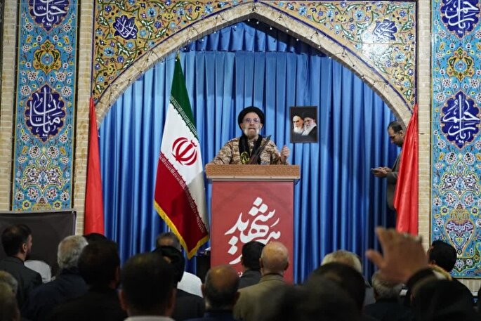 علم و عمل رهبری برگرفته از قرآن و عترت بود