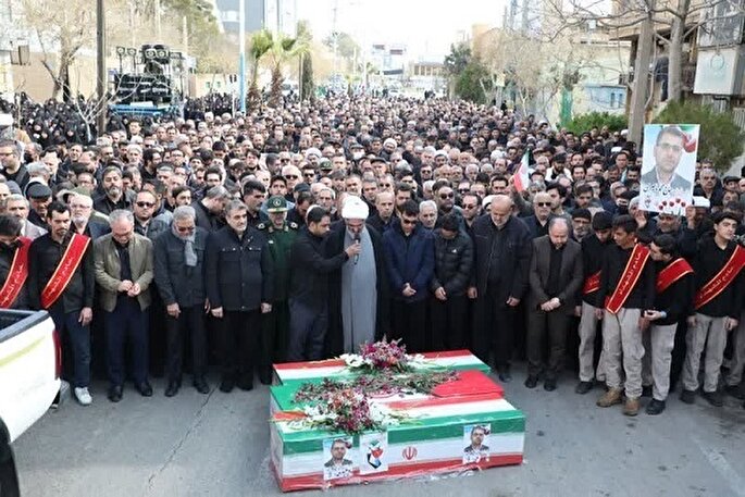 آیین تشییع پیکر سه شهید حملات تروریستی در سمنان برگزار شد