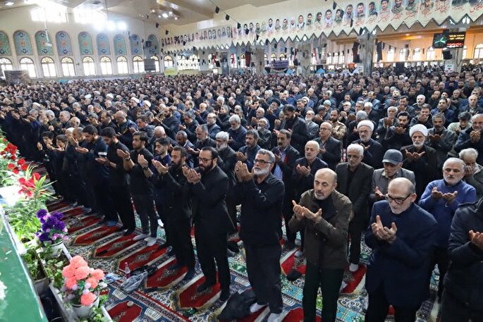 عکس | اقامه نماز بر پیکر شهیدان قنبری و مهدوی در ساری