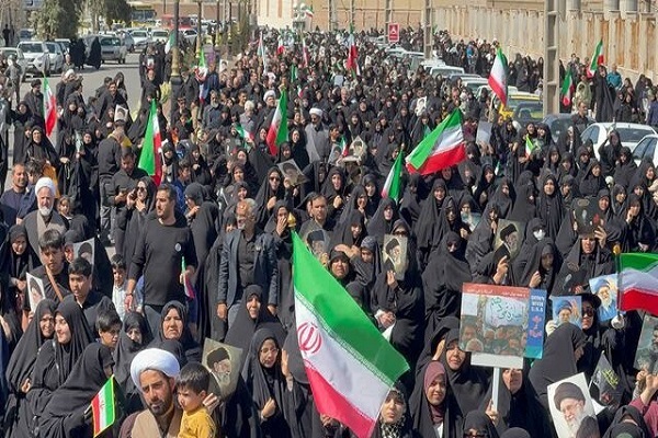 راهپیمایی مردم روزه‌دار سیستان‌وبلوچستان در حمایت از رهبر شهید
