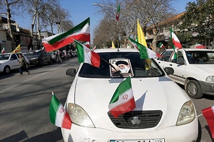 برگزاری رژه خودرویی تجلیل از مقام «رهبر شهید» در کنارک