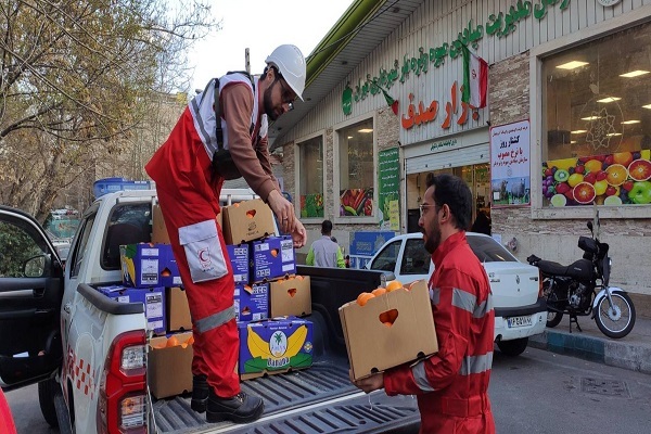 خیرین در کنار امدادگران؛ پشتیبانی مردمی از عملیات هلال‌احمر در روزهای جنگ