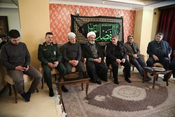 حضور نماینده ولی‌فقیه در استان و استاندار سمنان در منزل مهندس شهید «شایان تبریزی امجد»