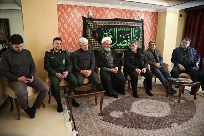 ایستادن بر آرمان‌های انقلاب اسلامی رسالت همگانی است