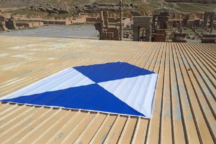 «سپر آبی» بر فراز تخت جمشید