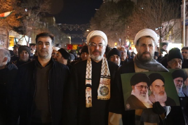 امام خامنه‌ای، آیتی الهی و نماد رهبری الهی بود