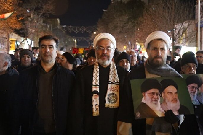 امام خامنه‌ای، آیتی الهی و نماد رهبری الهی بود