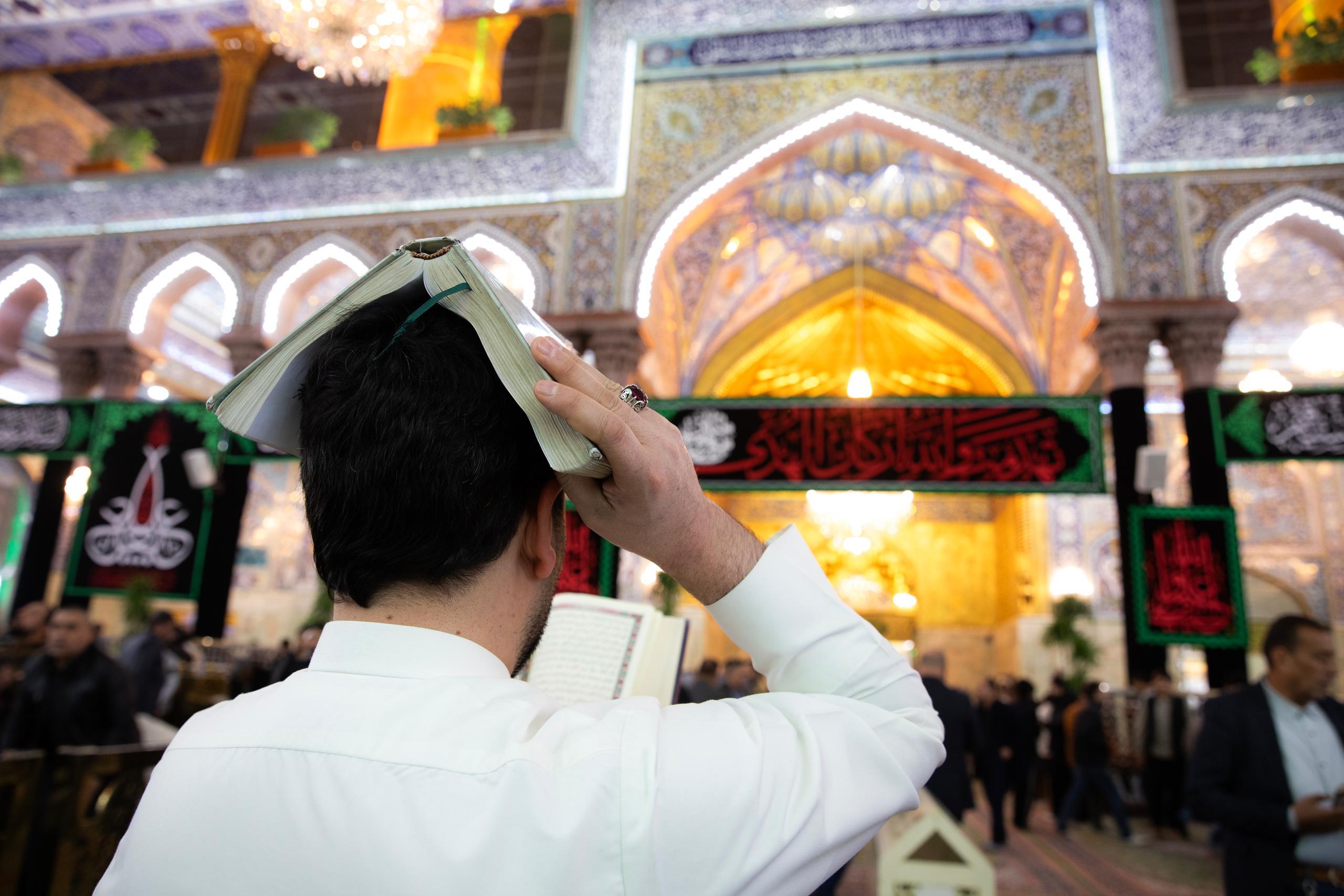 عکس | حال و هوای حرم سیدالشهدا(ع) در نخستین شب قدر