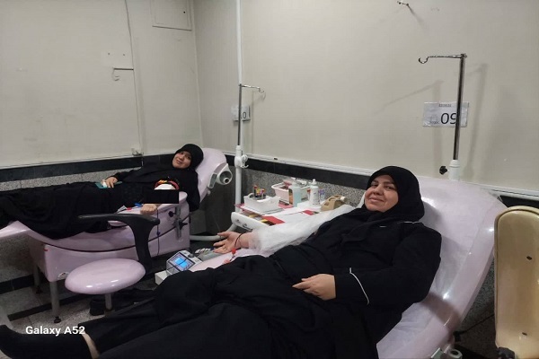 حضور گسترده بانوان غیور ایران برای اهدای خون