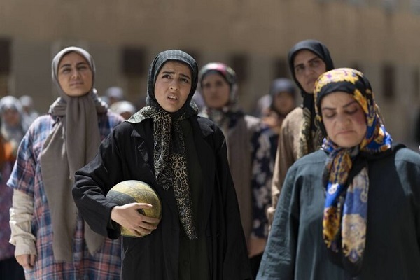 «دو نیمه ماه» تاریخ معاصر را بدون شعار روایت می‌کند