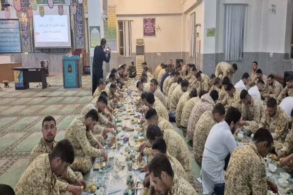 برگزاری ضیافت افطاری ویژه سربازان تیپ ۲۸۴ شهید رستمی نزاجا