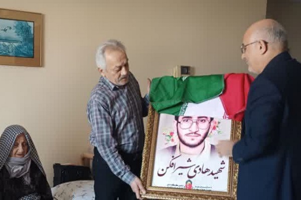 دیدار رئیس بنیاد شهید بابلسر با خانواده معظم طلبه شهید هادی داداشی  شیر افکن؛ تکریم ایثار و شهادت