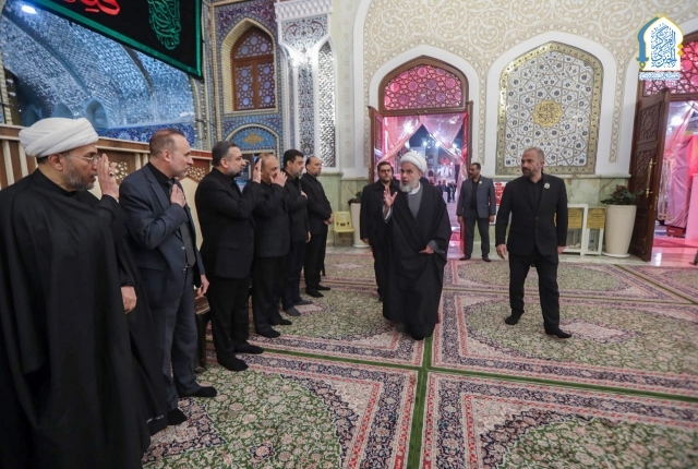 مراسم گرامیداشت رهبر شهید در حرم امامین کاظمین برگزار شد