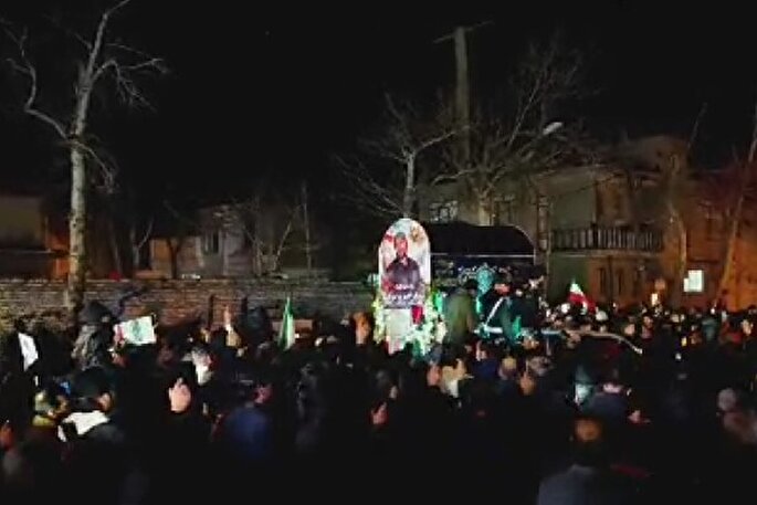 فیلم | راهپیمایی و تشییع پیکر شهید «سید ابراهیم موسویان» در الیگودرز