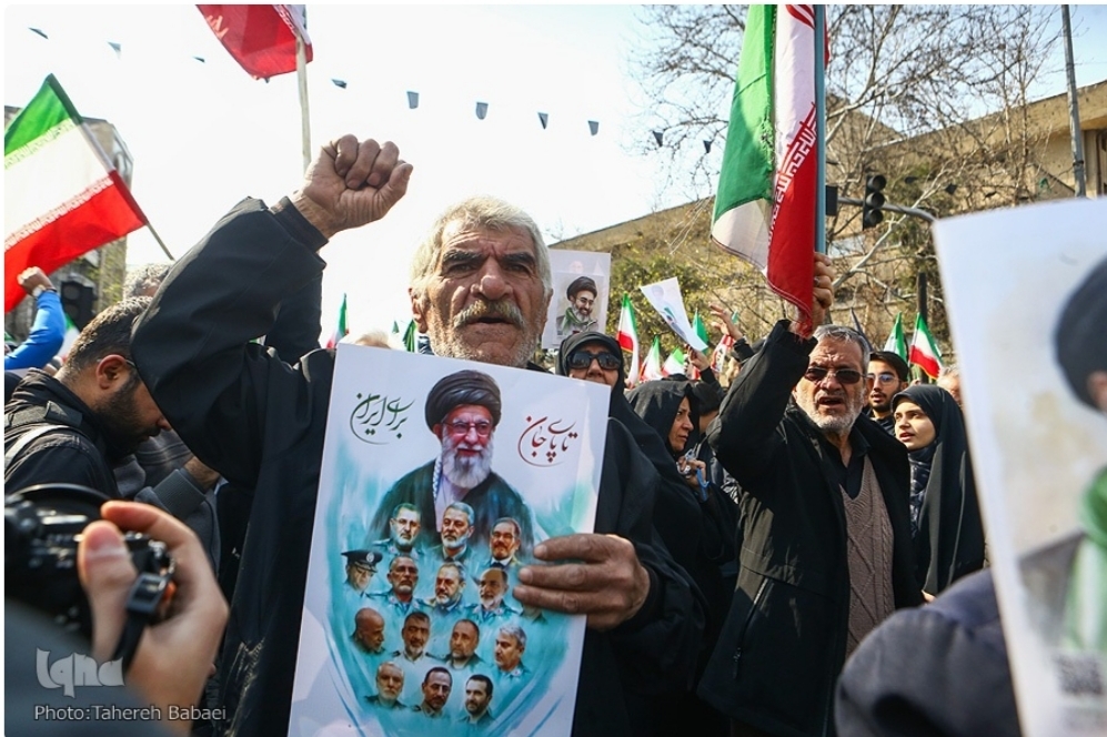 سلام نظامی مردم به سرداران بی‌سر