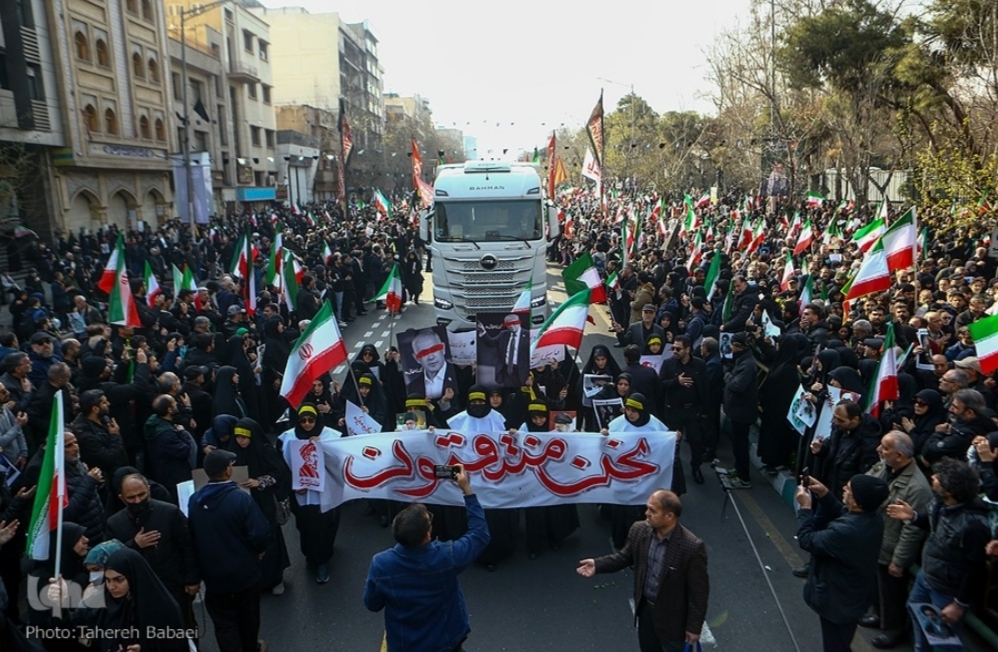 سلام نظامی مردم به سرداران بی‌سر