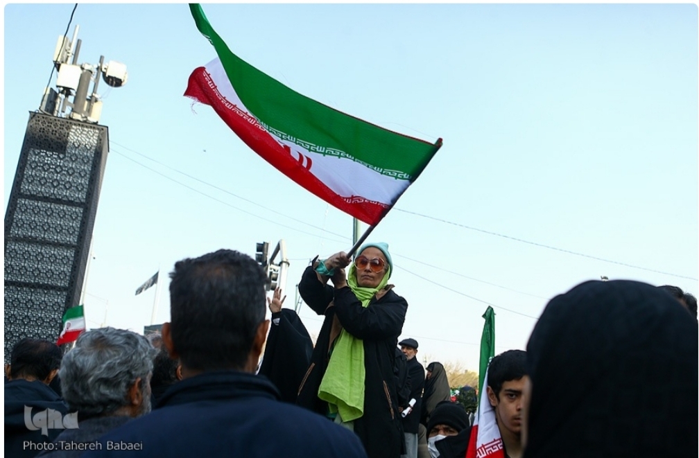 سلام نظامی مردم به سرداران بی‌سر