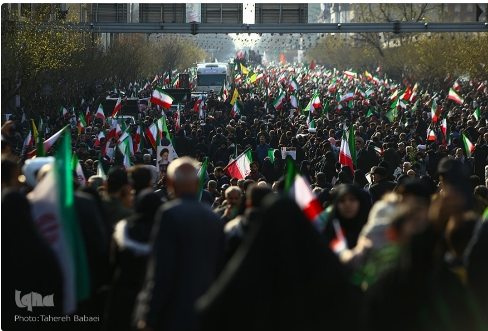 سلام نظامی مردم به سرداران بی‌سر