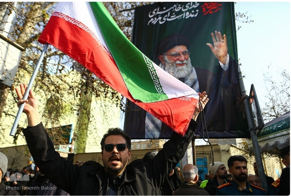 سلام نظامی مردم به سرداران بی‌سر