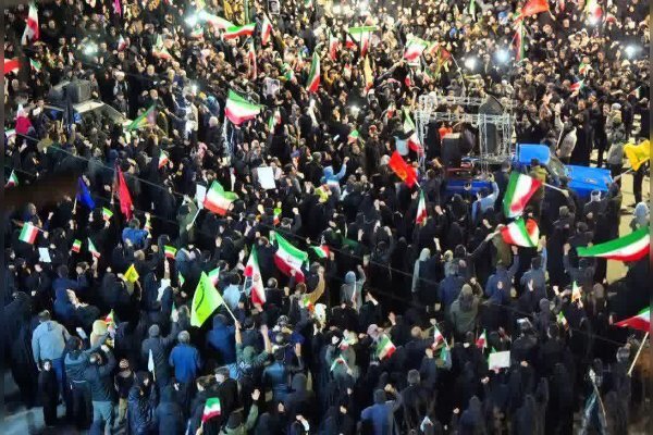 یک شهر ایستاده تا وطن بایستد