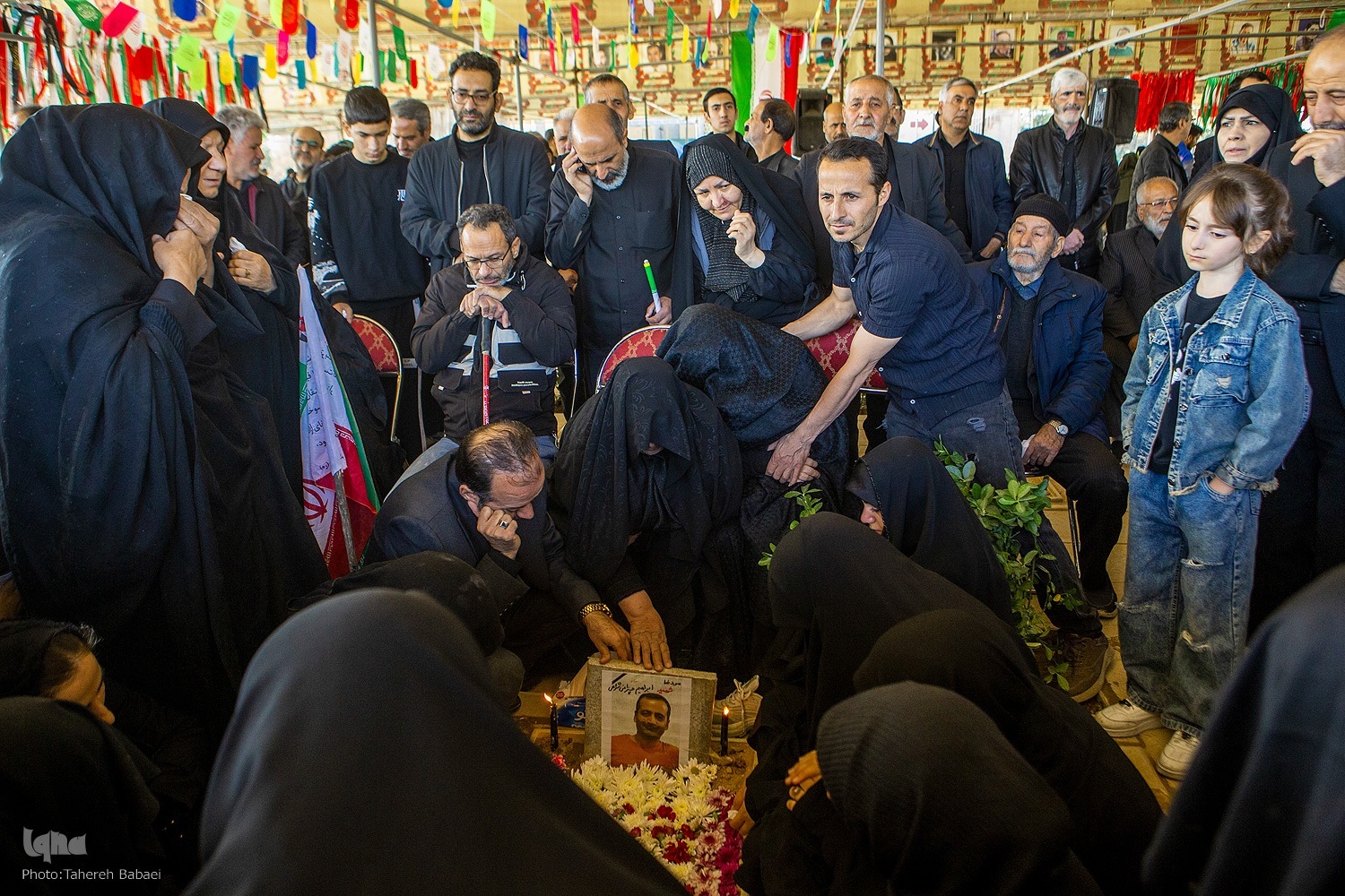 شناسنامه سرخ یک سرزمین