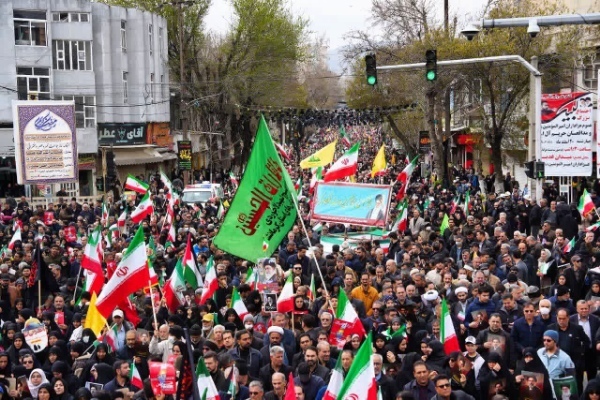 حجت‌الاسلام حبیب‌الله غفوری نماینده ولی‌فقیه در استان و امام جمعه کرمانشاه و منوچهر حبیبی استاندار کرمانشاه