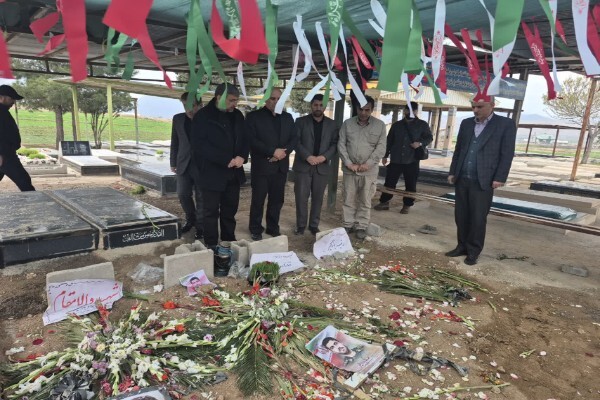 دیدار استاندار لرستان با خانواده شهیدان بازگیر